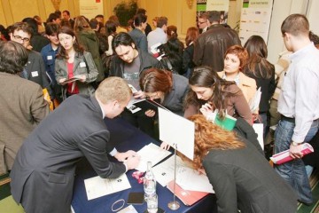 Studenţi şi masteranzi ai Universităţii Ovidius, angajaţi de Rompetrol